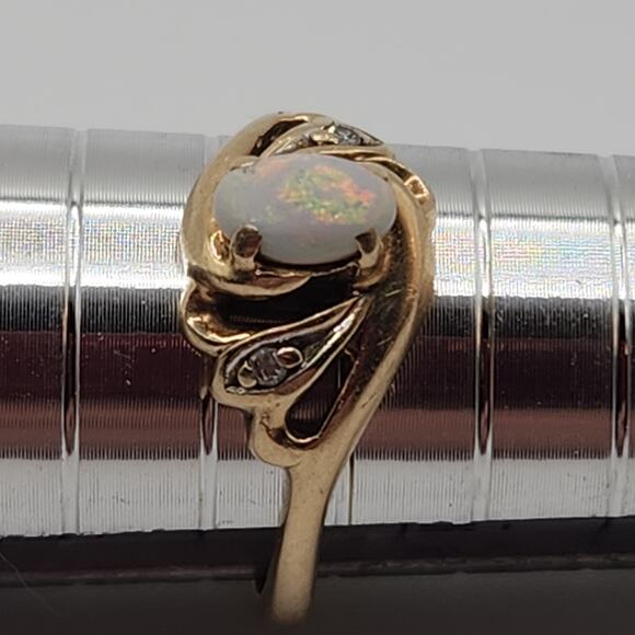 Authentic real 14k Yellow Gold Opal and Diamond Ring Size 5.75. - Picture 2 of 8